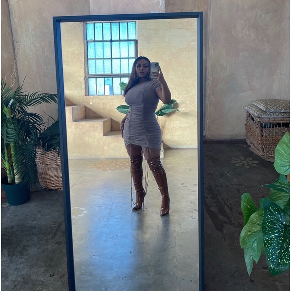 Meet your Posher, Leslie - Picture 2 of 2